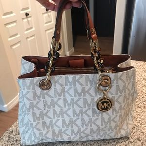 Michael Kors Cynthia Vanilla Medium Satchel
